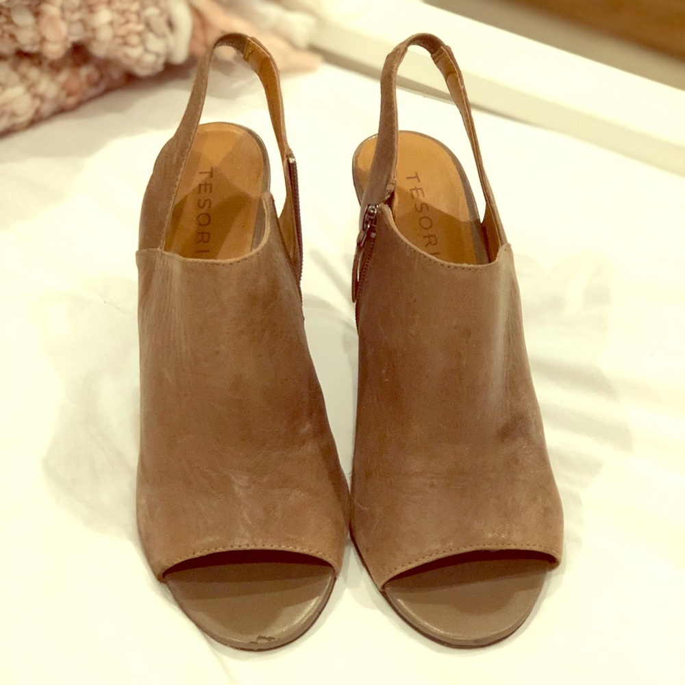 Open toe grey heels!